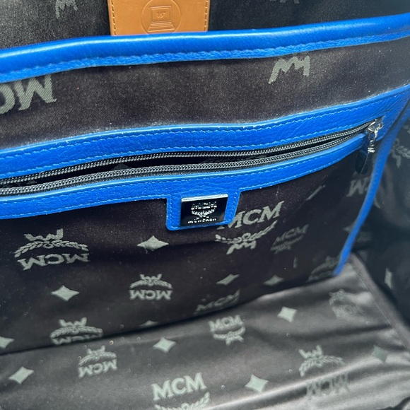 MCM 🔥full-size backpack visetos Camo orange with blk studs - Picture 12 of 16